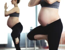 Kobiety spodziewające się dziecka powinny ćwiczyć jogę. Ćwiczenia wzmacniają mięśnie biorące udział w porodzie