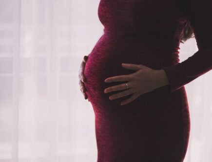 Zaawansowane algorytmy i aplikacja komputerowa dwukrotnie zwiększają szansę na posiadanie potomstwa. Problem niepłodności dotyczy nawet 1,5 mln polskich par